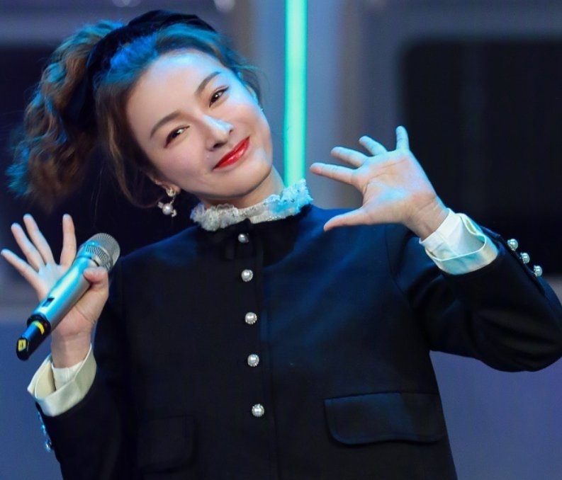 中國超模綜藝?yán)锏脑u委都有誰（又一爆款女性綜藝定檔！劉雯擔(dān)任超模導(dǎo)師，但嘉賓陣容讓人不淡定）