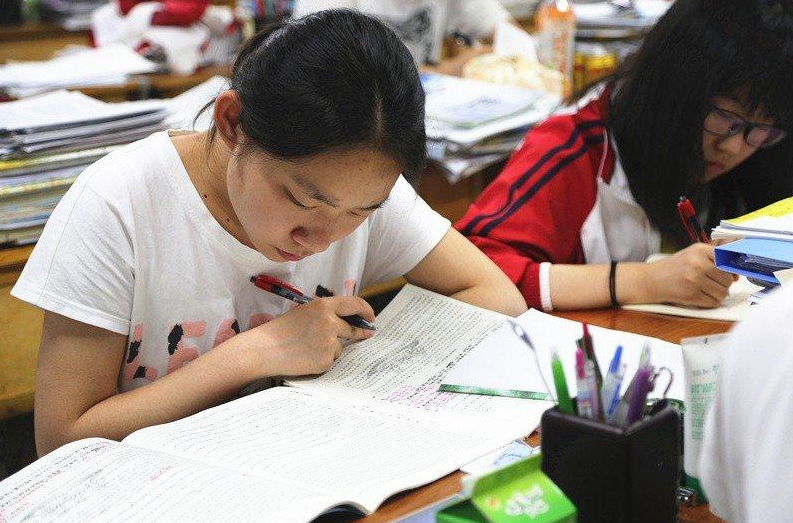 全国高中“十强排名”，衡中“不是第一”，网友表示：意料之中