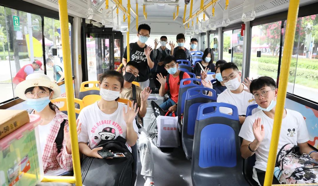 萌新你好 | 终于等到你！2020江苏大学新生报到现场直击