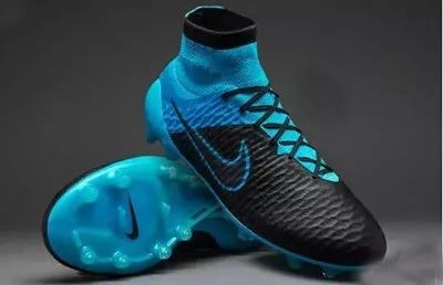 足球pu和超级纤维哪个好（如何挑选足球鞋？）