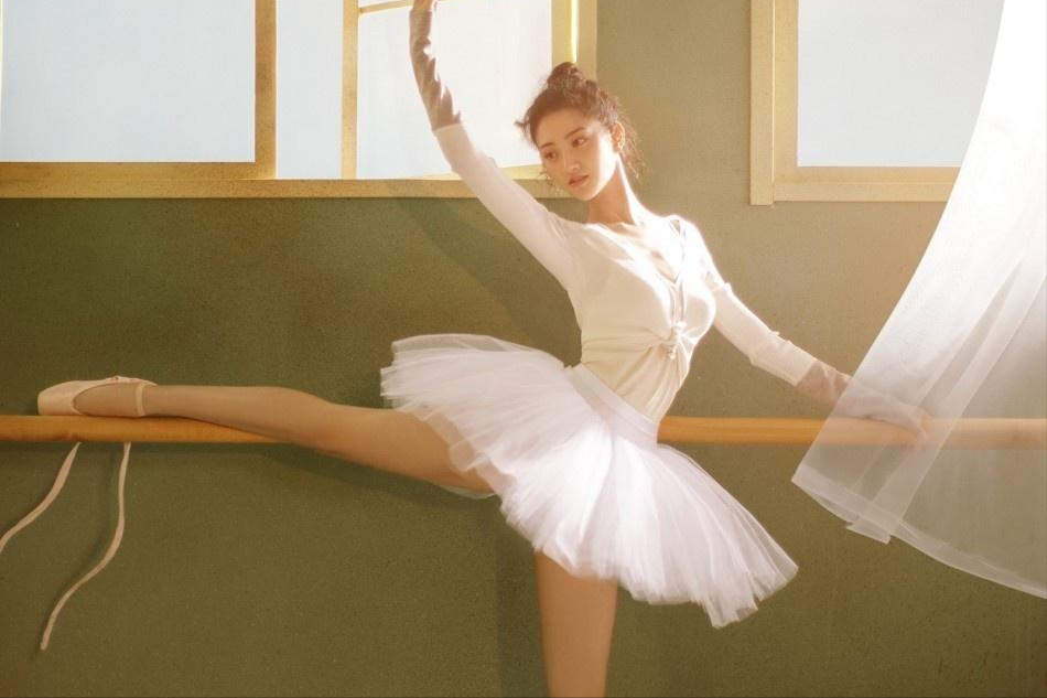 学校开除,整容失败,烂片女王,强捧不红的景甜,却因御姐翻红