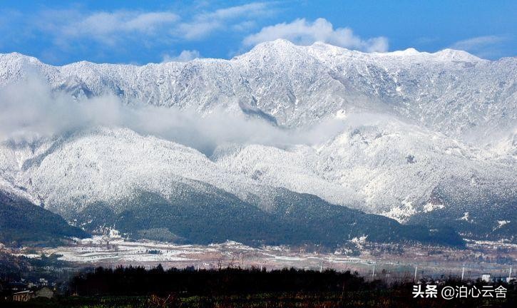 洱海因苍山而灵动，苍山因洱海而妩媚