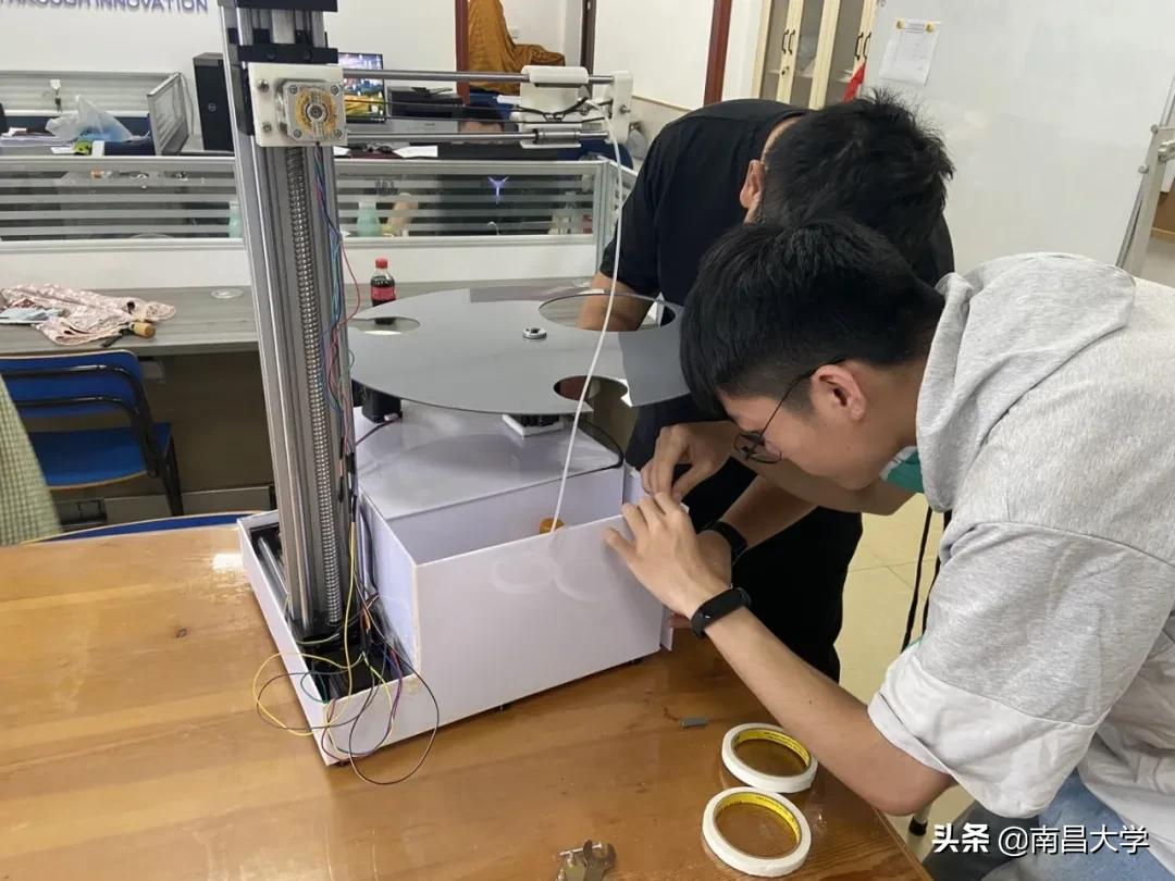 四项一等奖,三项二等奖,雄居全国参赛高校第一!