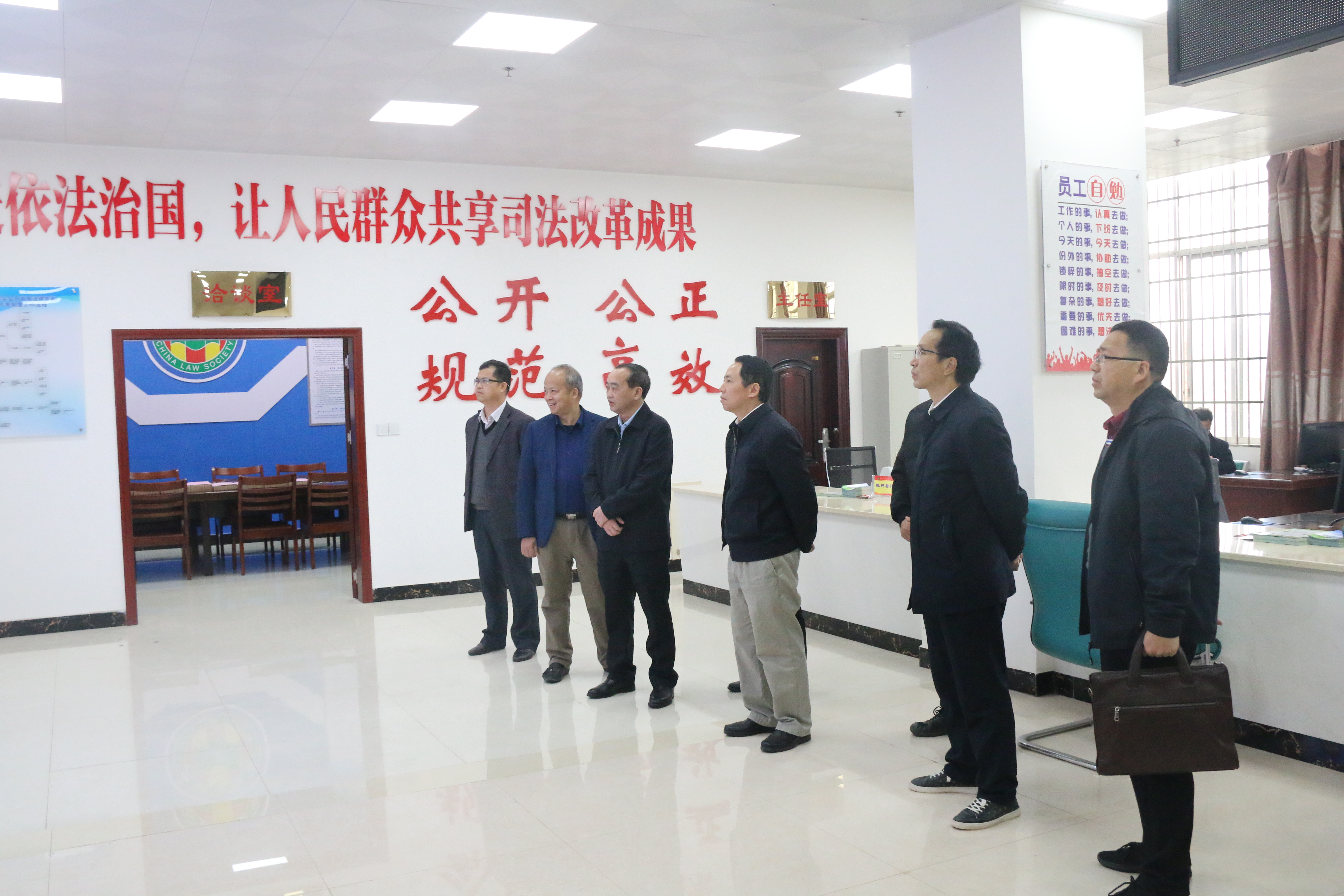 全国首创“首席法律咨询专家制度”化解重大涉稳案件