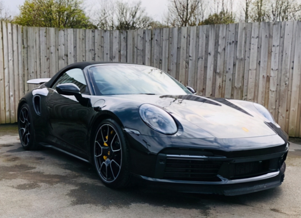 敞篷保时捷911实拍！3.8T引擎爆发478kw，新造型比法拉利帅气