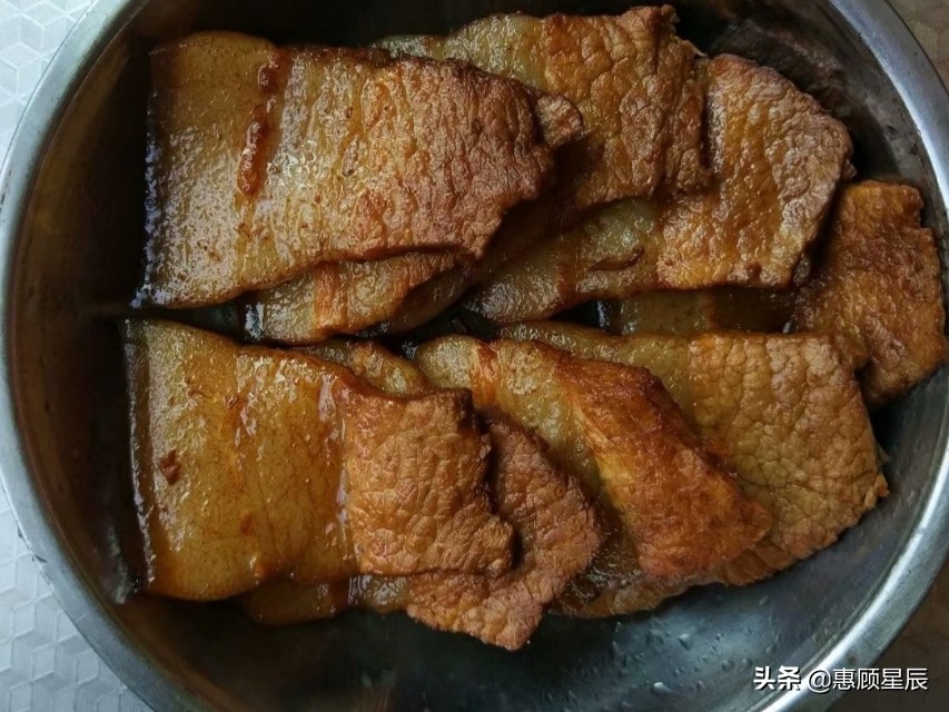 自制梅干菜有绝招，教你三种方法，一腌二晒三蒸，这干菜扣肉太香