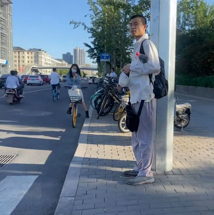 北大“数学之神”韦东奕，斩获100万奖金，自爆不会英语不出国
