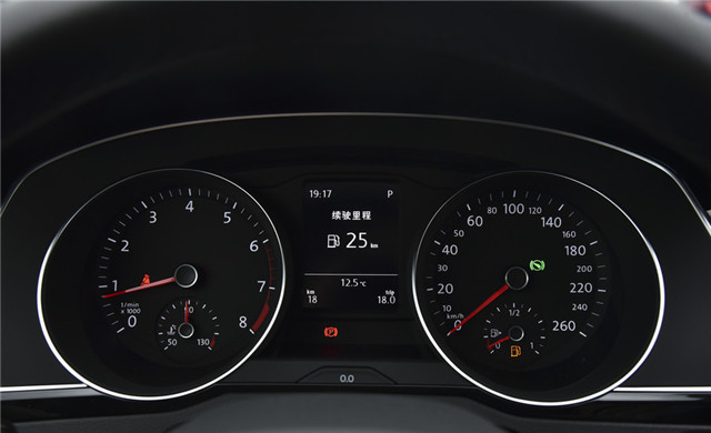 外观沉稳大气，后排空间宽敞，实拍体验大众迈腾330TSI DSG 领先型