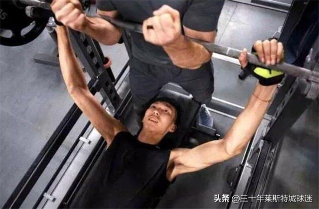 中国男篮无缘东京奥运基本成定局！白岩松讲实话：这是长远的好事