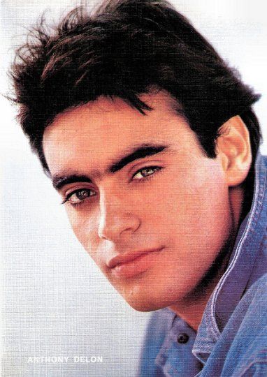 (第二个儿子安东尼)为此,德龙上节目接受采访承认,还称自己年轻时扇过