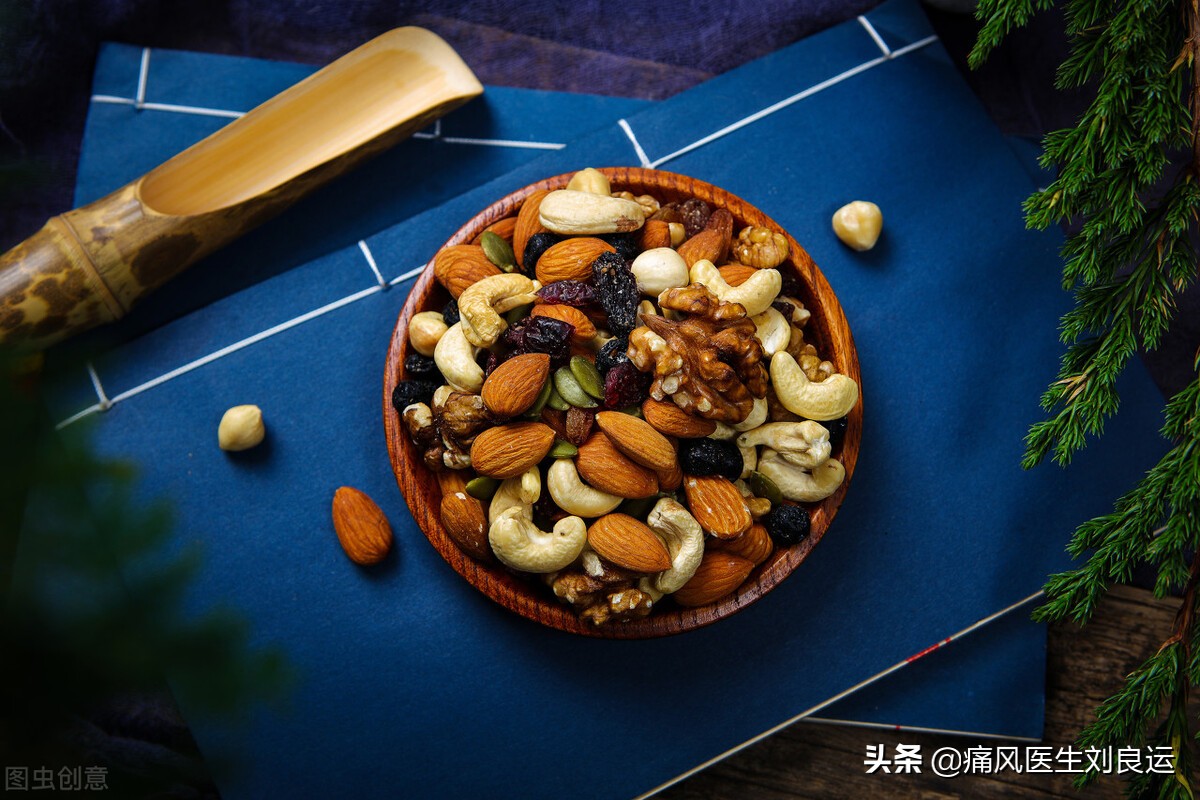 吃瓜子和花生等坚果有利降尿酸？医生辟谣，吃多坚果可能诱发痛风