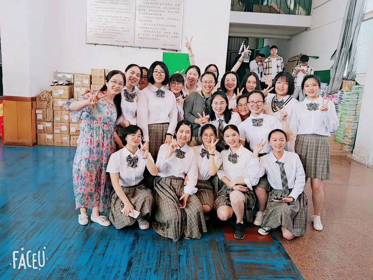 娄底二中又一漂亮女生摘取2019高考娄底市文科第一名，她感概万千