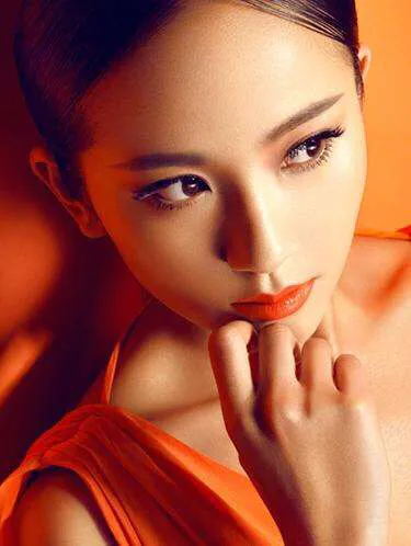 飞鸟停落枝头，如果不是为了寻找吃食，就是为了歇歇脚