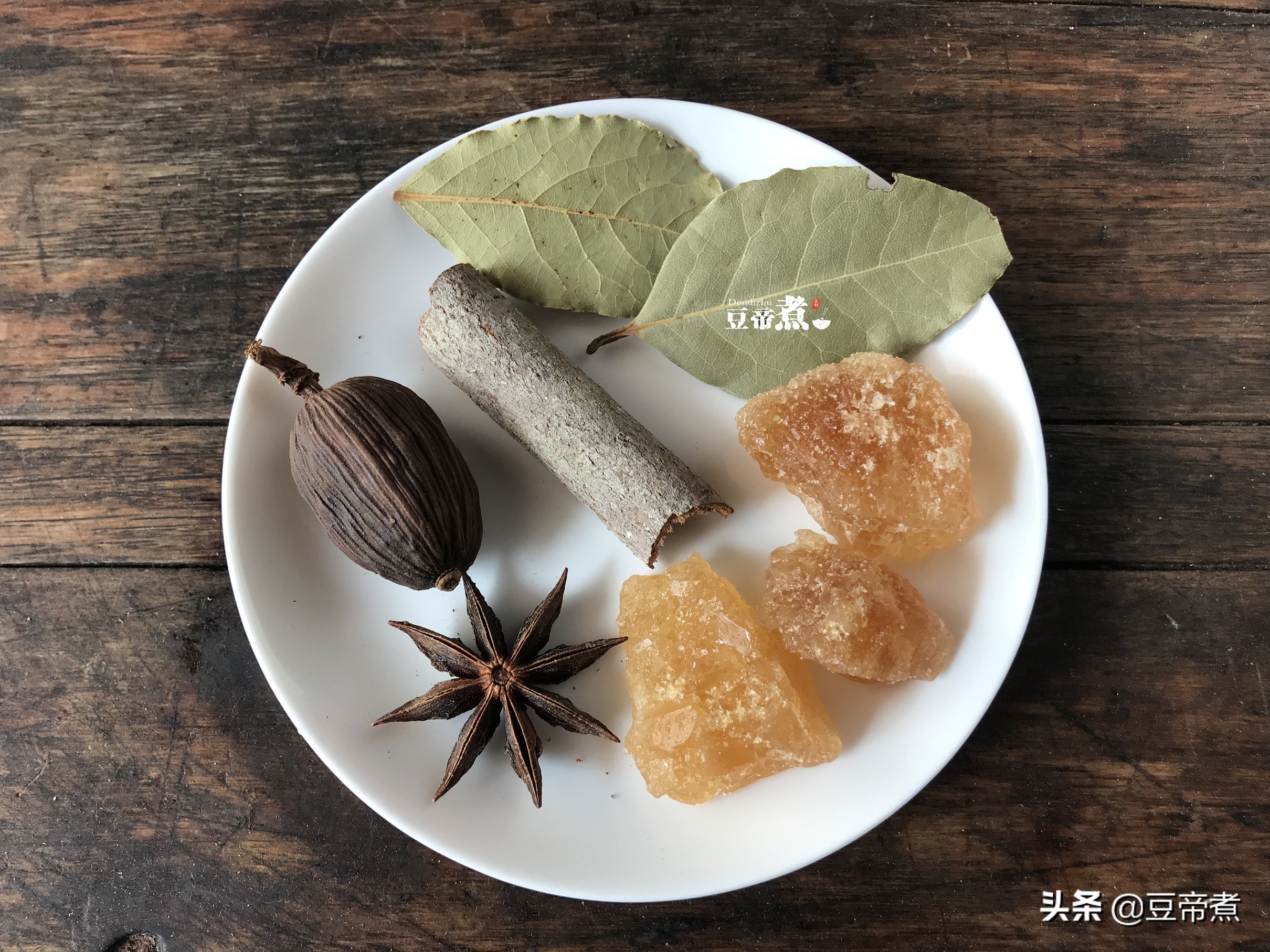 红烧肉卤肉怎么做才好吃，不妨试试我的做法，能让你多吃一碗饭