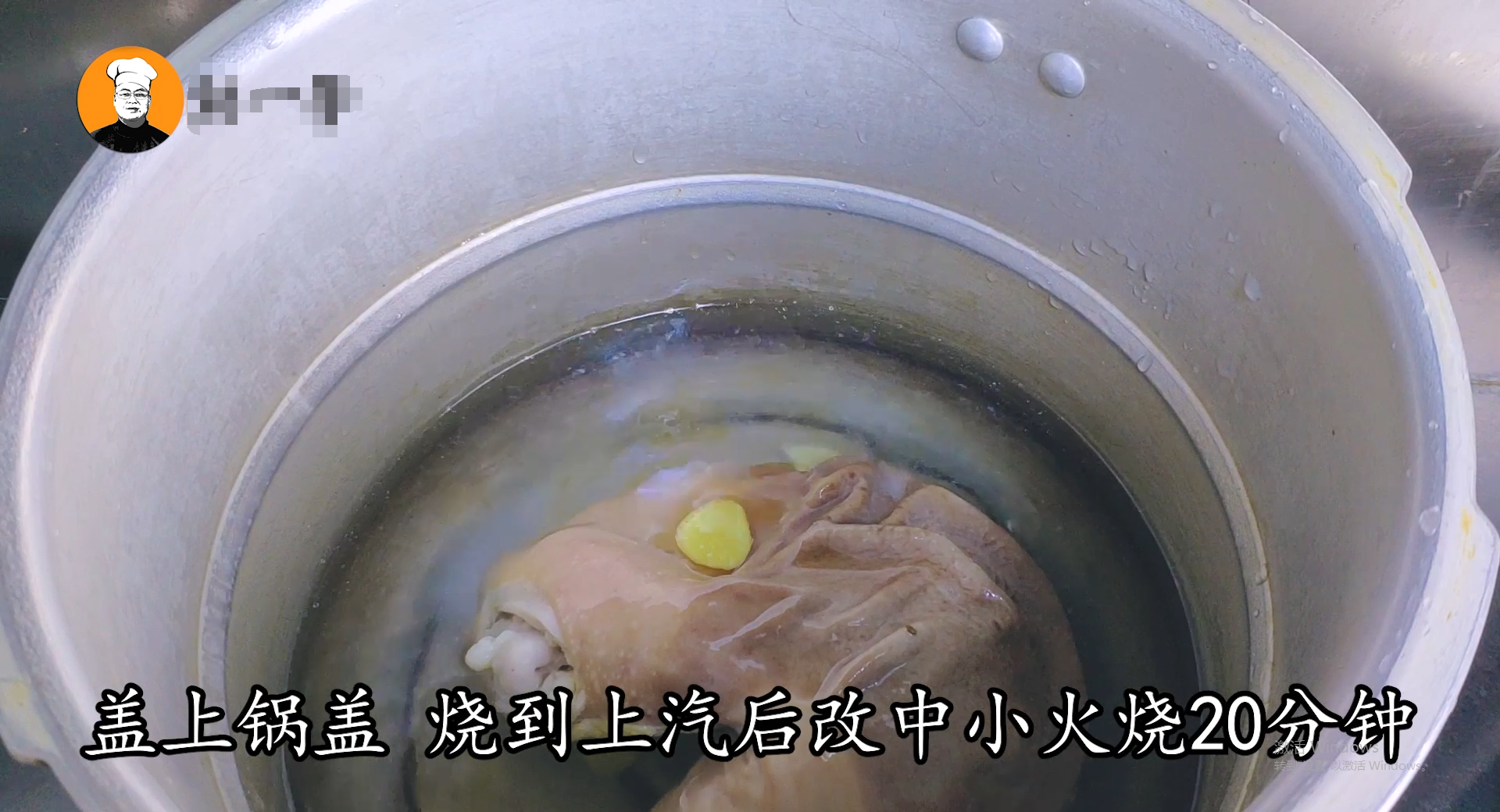  猪肚怎么炒又脆又嫩（青椒炒猪肚的家常做法）