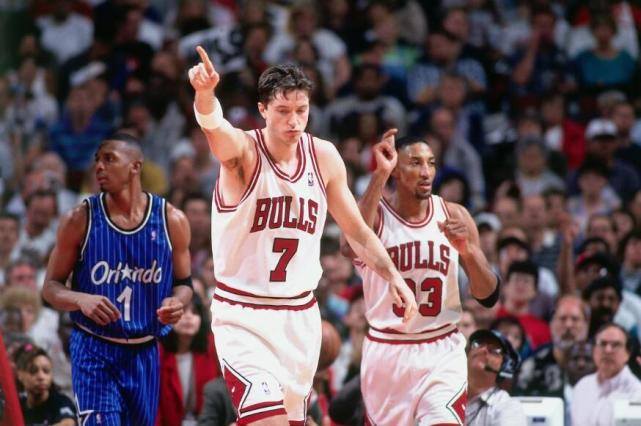 库科奇为什么25岁才进入nba（公牛王朝首发中锋，巅峰场均19+7+5，库科奇到底强不强？）-趣拿体育