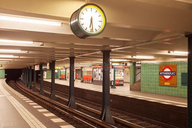 2021中考满分作文《站点》