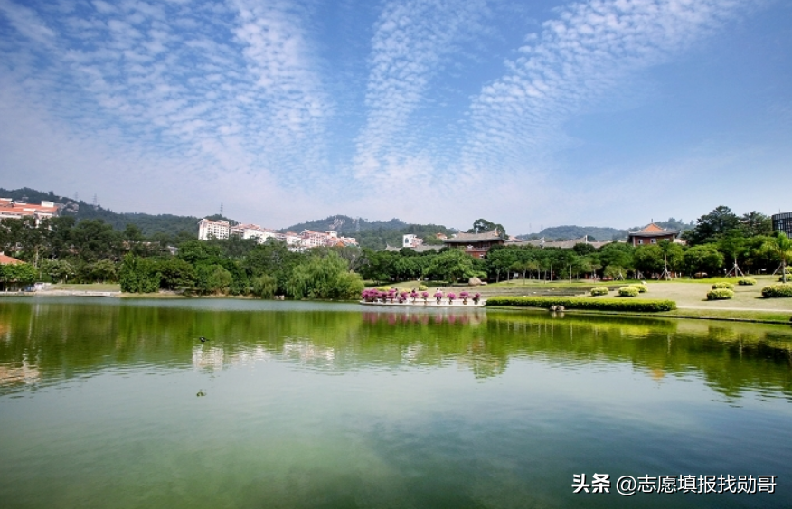 厦门大学怎么样（百年名校厦门大学，学习氛围好，年薪超10万！考不上清北就选它）
