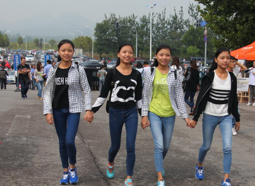 河南某大学宿舍“男女混住”，女学生父母很慌，学校的理由难接受