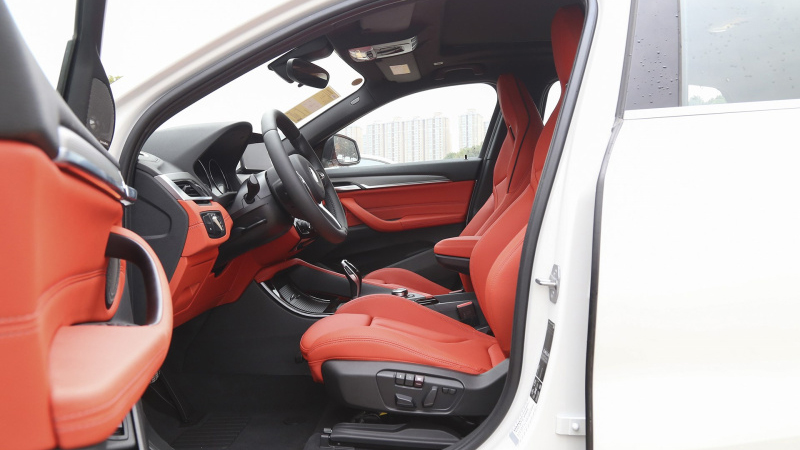 入门配置谁更丰富？奥迪Q3 Sportback对比宝马X2