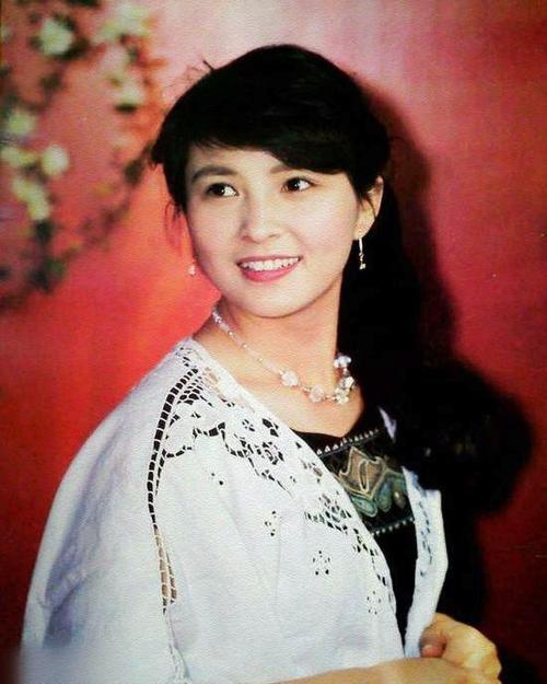 80年代女星李羚：不爱高官爱寒门，大13岁初恋丈夫的爱让人泪目