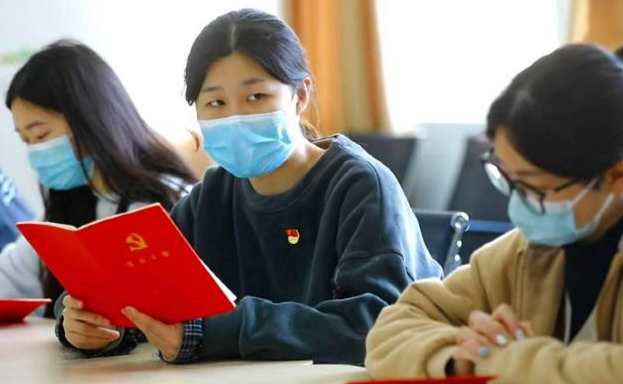 大学生入党决定权在谁手上？这两个人至关重要，别等毕业了才知道