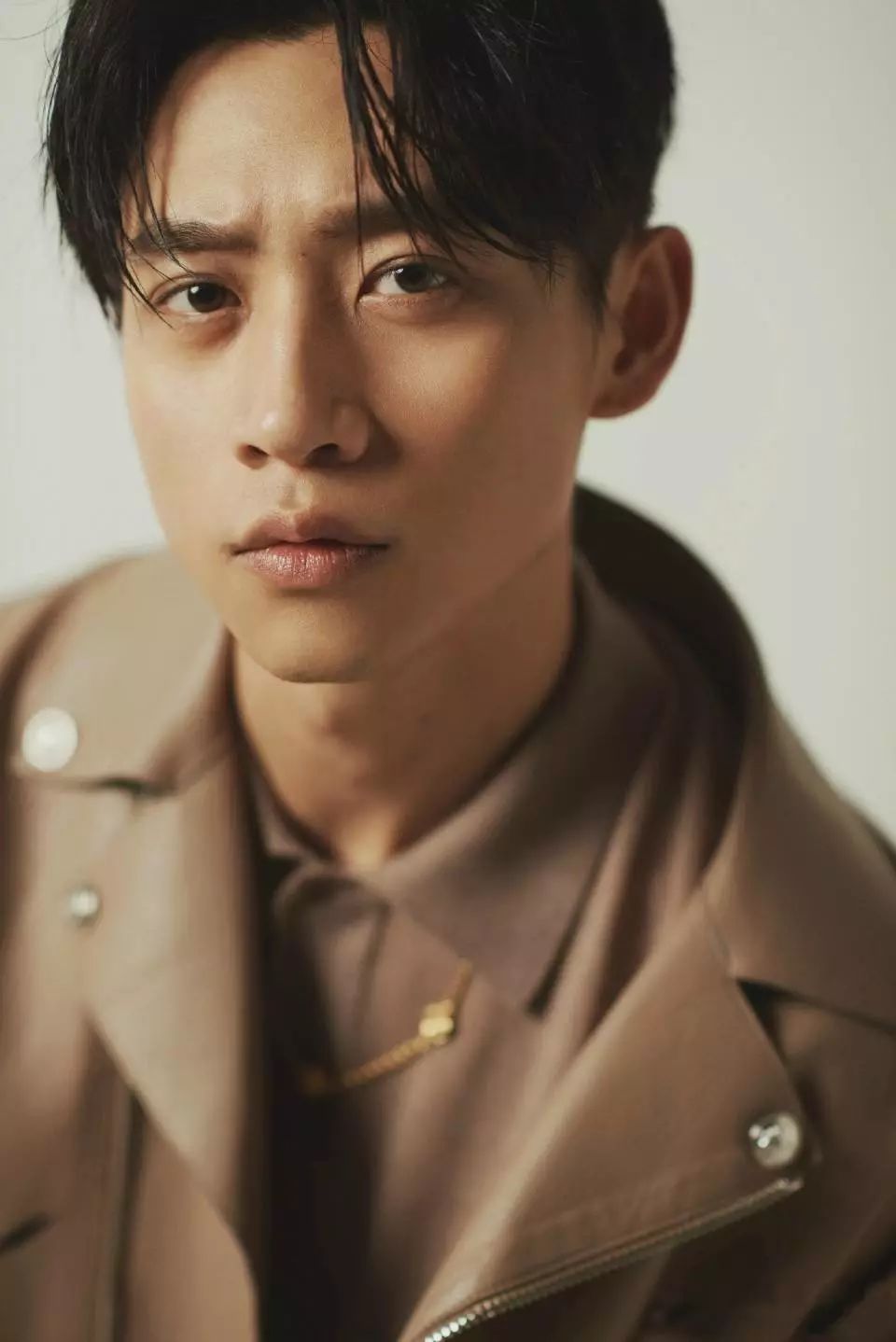 最近几年已经很少听到魏晨这个名字了,时尚杂志封面再也不找他拍,电视