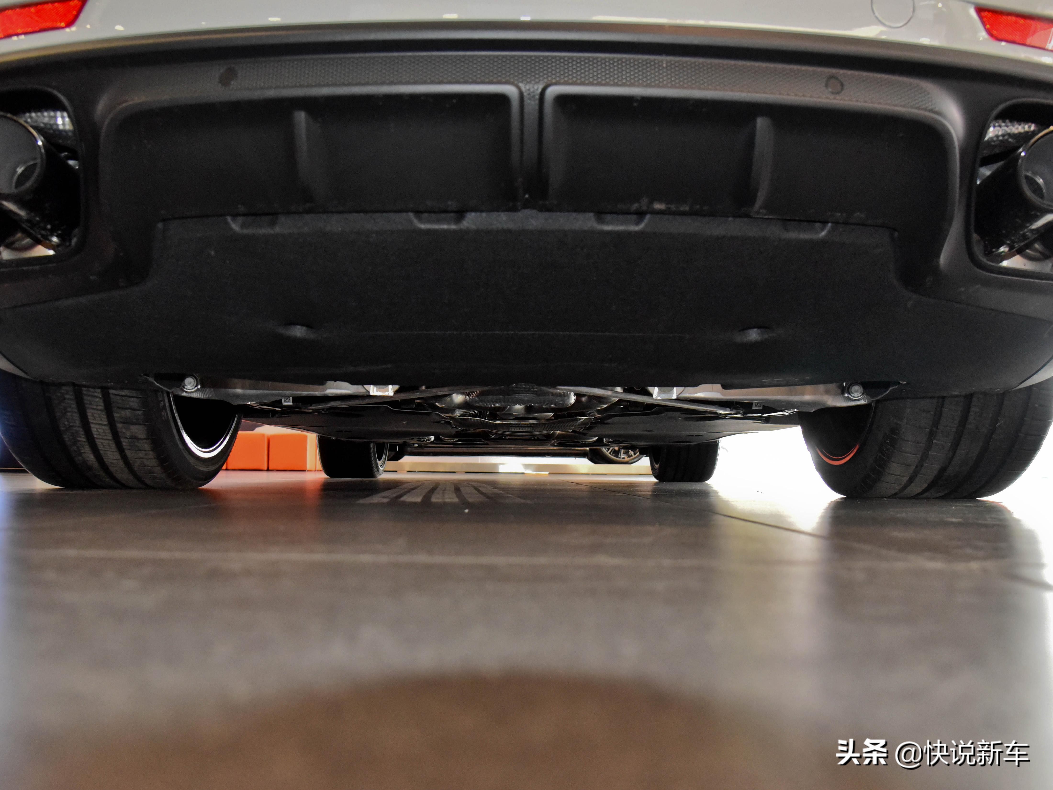 豪华旗舰轿车，V6大排量，后排独立座椅，带你看保时捷Panamera