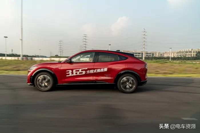 「电马」来袭！Model Y慌了吗？试驾福特Mustang Mach-E