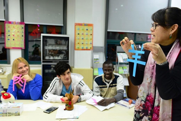 商务英语就业方向：外贸企业是首选，教育和翻译领域也能大展拳脚