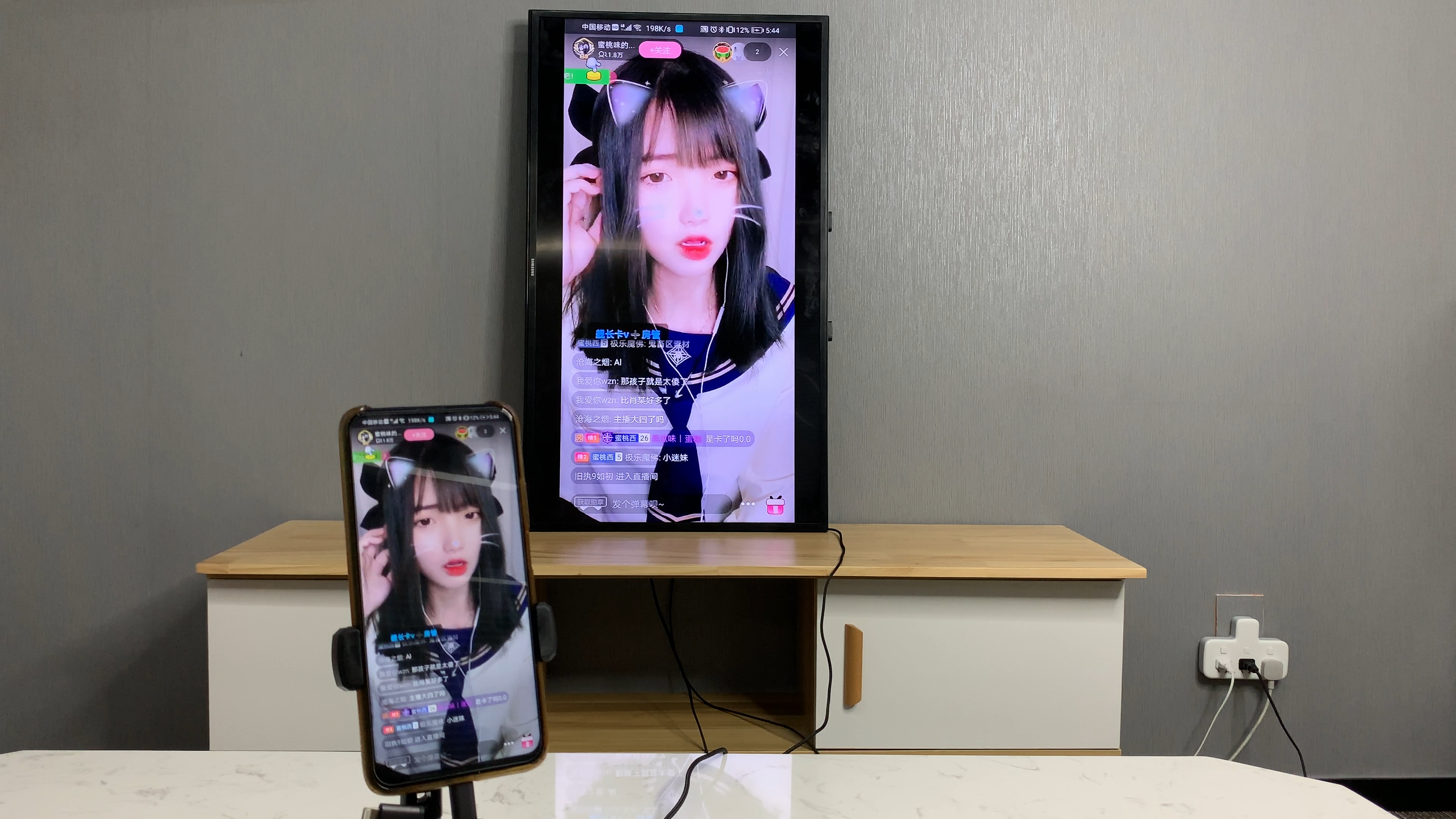 手机连接电视怎么实现竖屏看直播上网课，用一根手机连接线就行