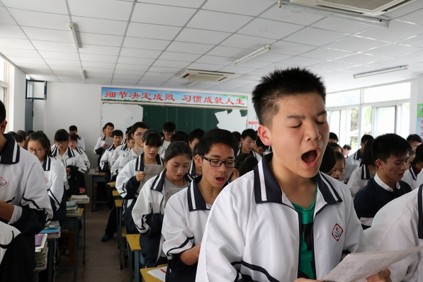 高考工厂翻车了？全校仅一名同学考上清华，考上985的也寥寥无几