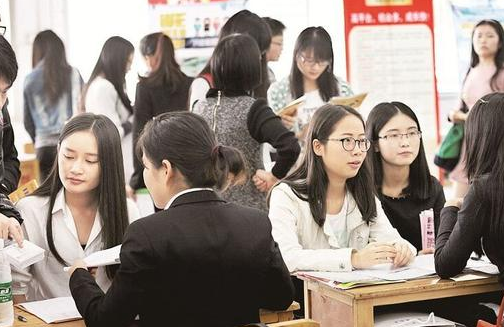 英语四六级证书多重要，逛完人才市场就知道，几乎是好职位的标配