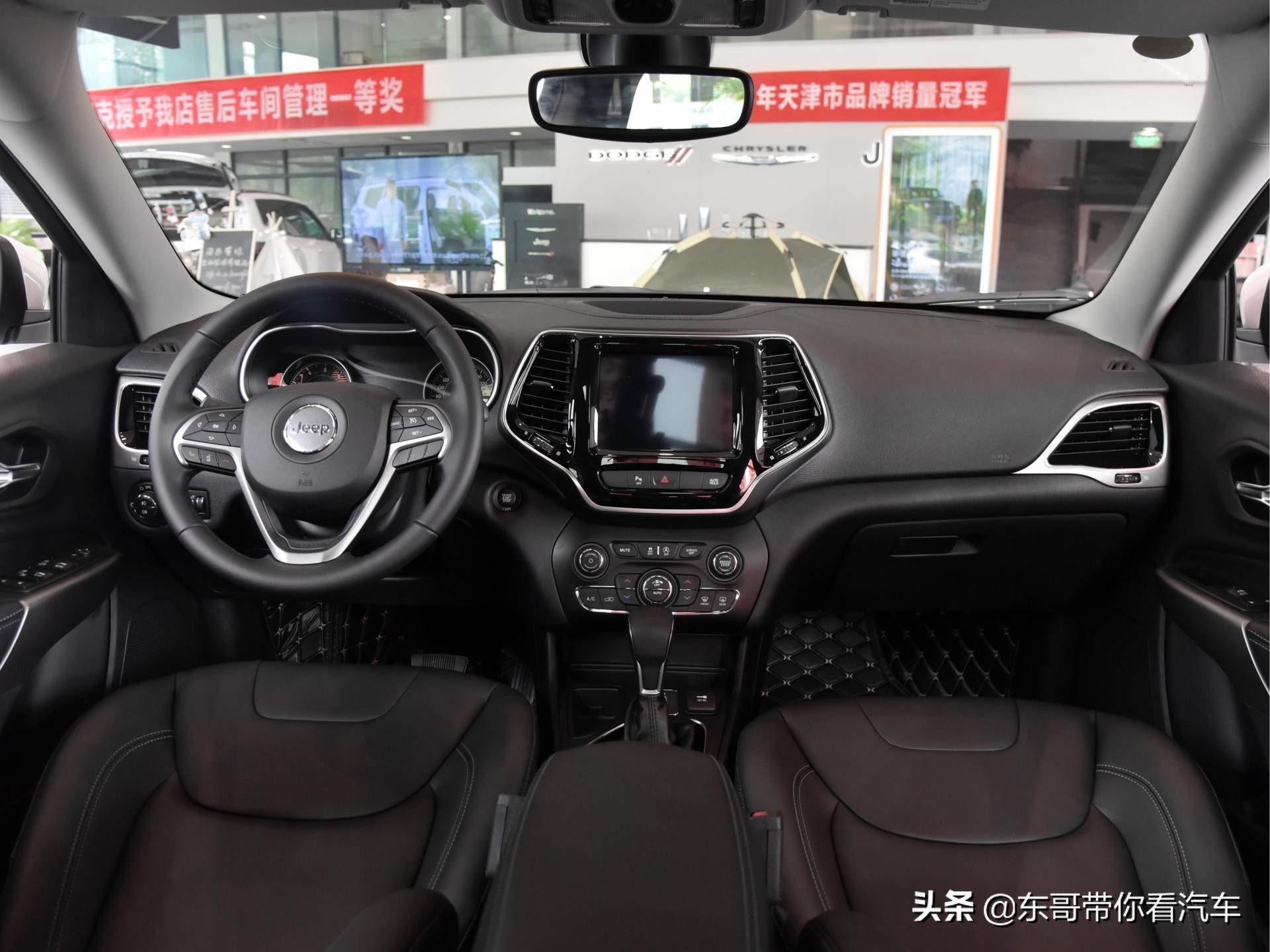 高性能，空间大，越野家用两不误，带你看Jeep自由光