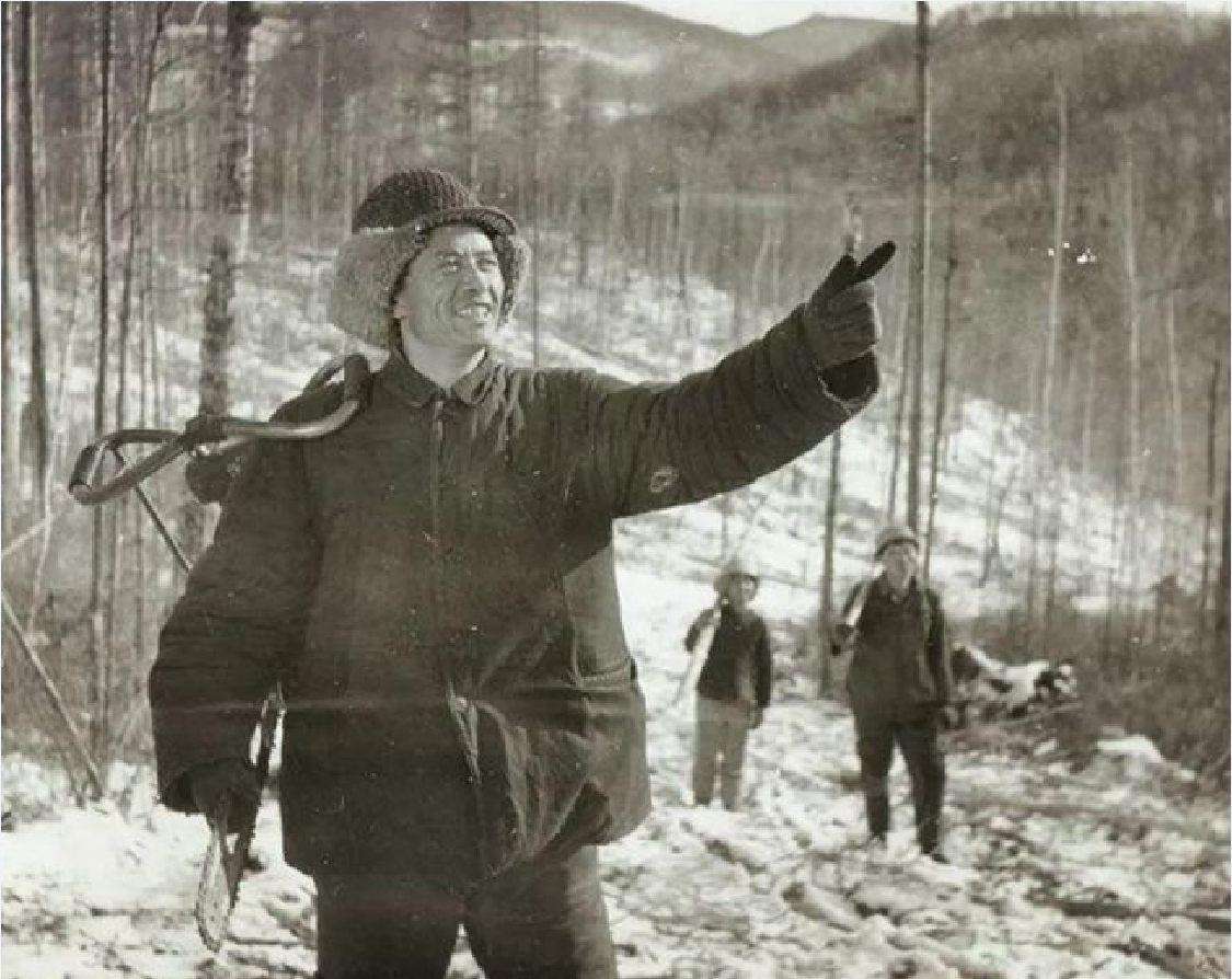 1963年，江西万载县林场工人捡到一印章，公安得知出动100人搜山