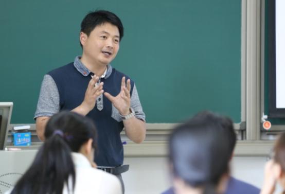 教师工资改革后，想拿到8000元以上的“退休金”？得满足三个条件