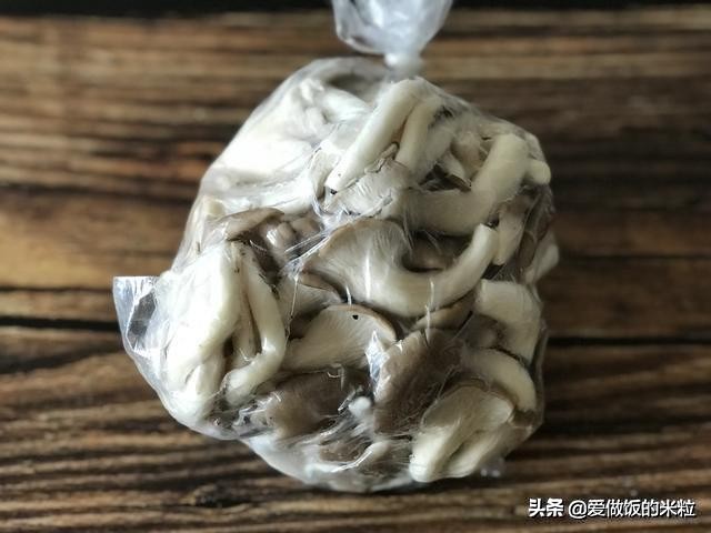 秀珍菇怎么做好吃（家常菜蚝油秀珍菇口感脆嫩味道鲜美）