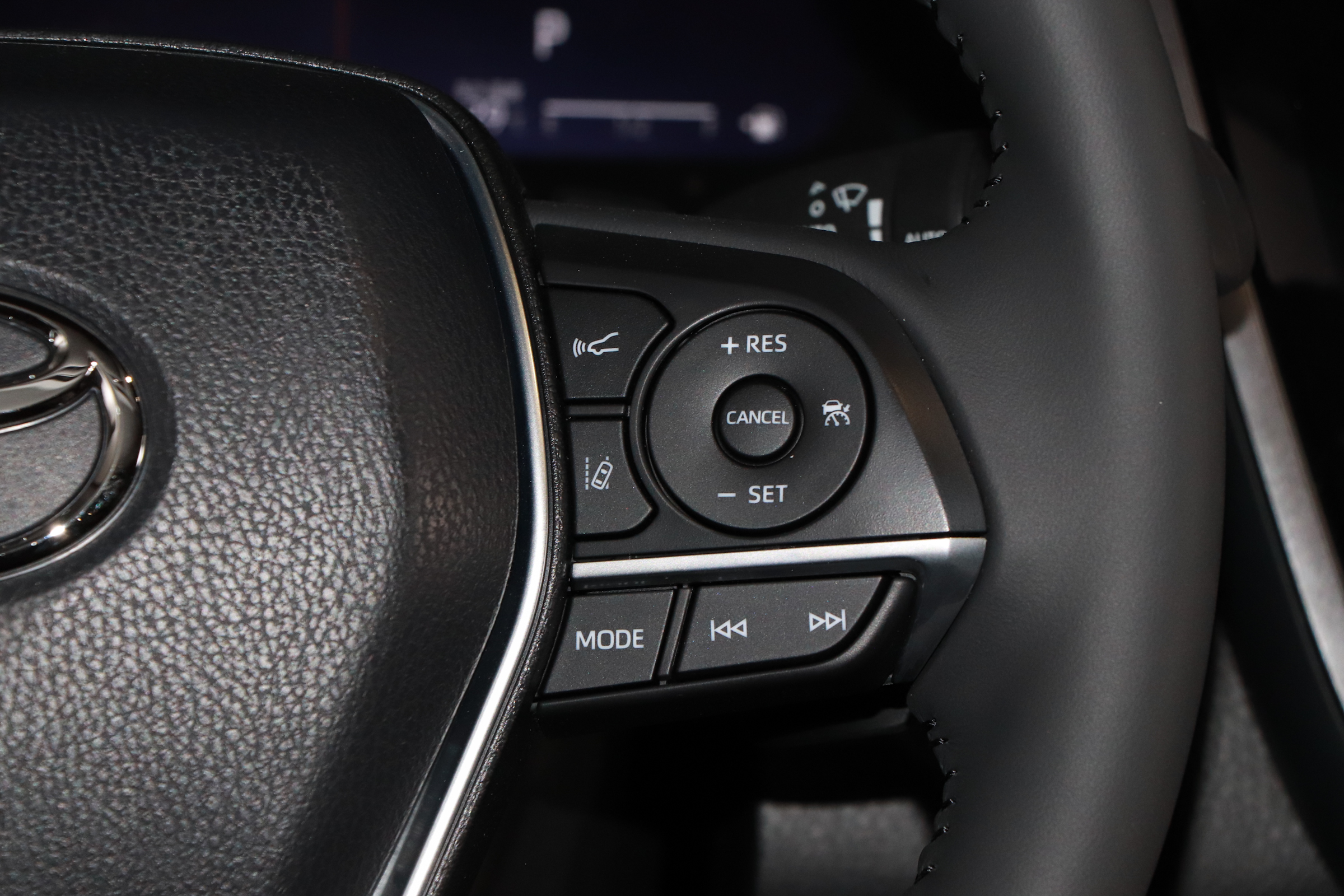 新车 | 挑战同级“销冠”有戏吗？新一代福特蒙迪欧对比丰田凯美瑞