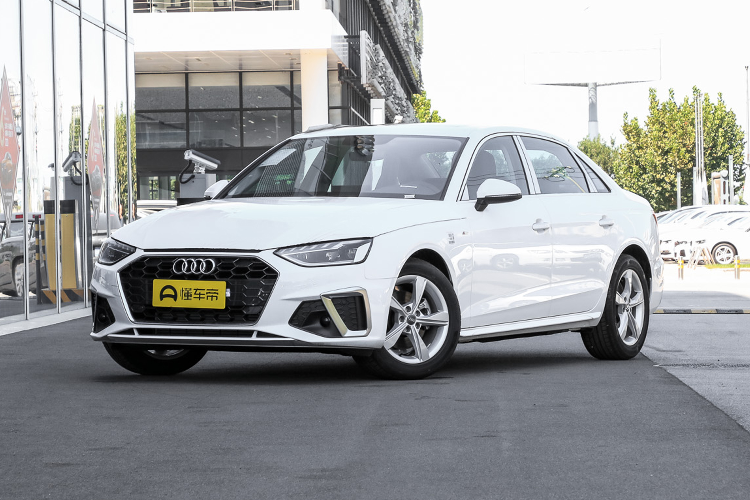 新车 | 换装“双联屏”，竞争奔驰C级！宝马新款3系最新谍照曝光