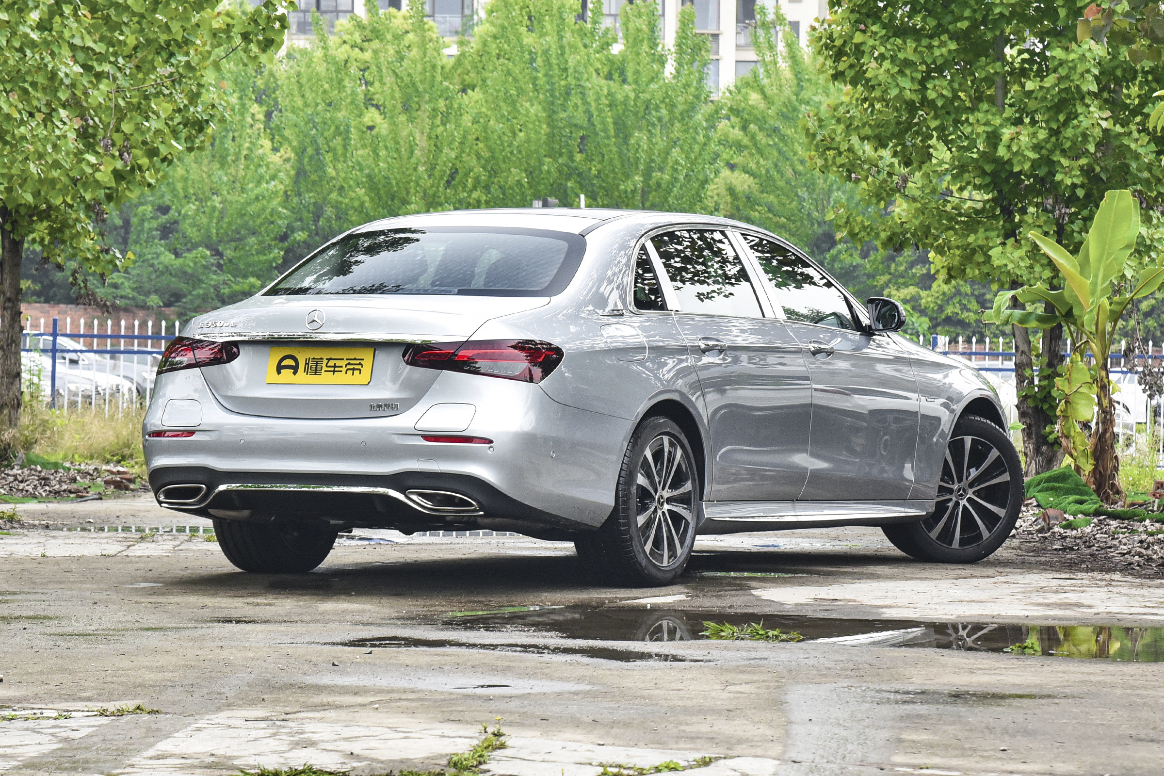 新车｜配置调整，售价保持不变，新款奔驰E级PHEV上市