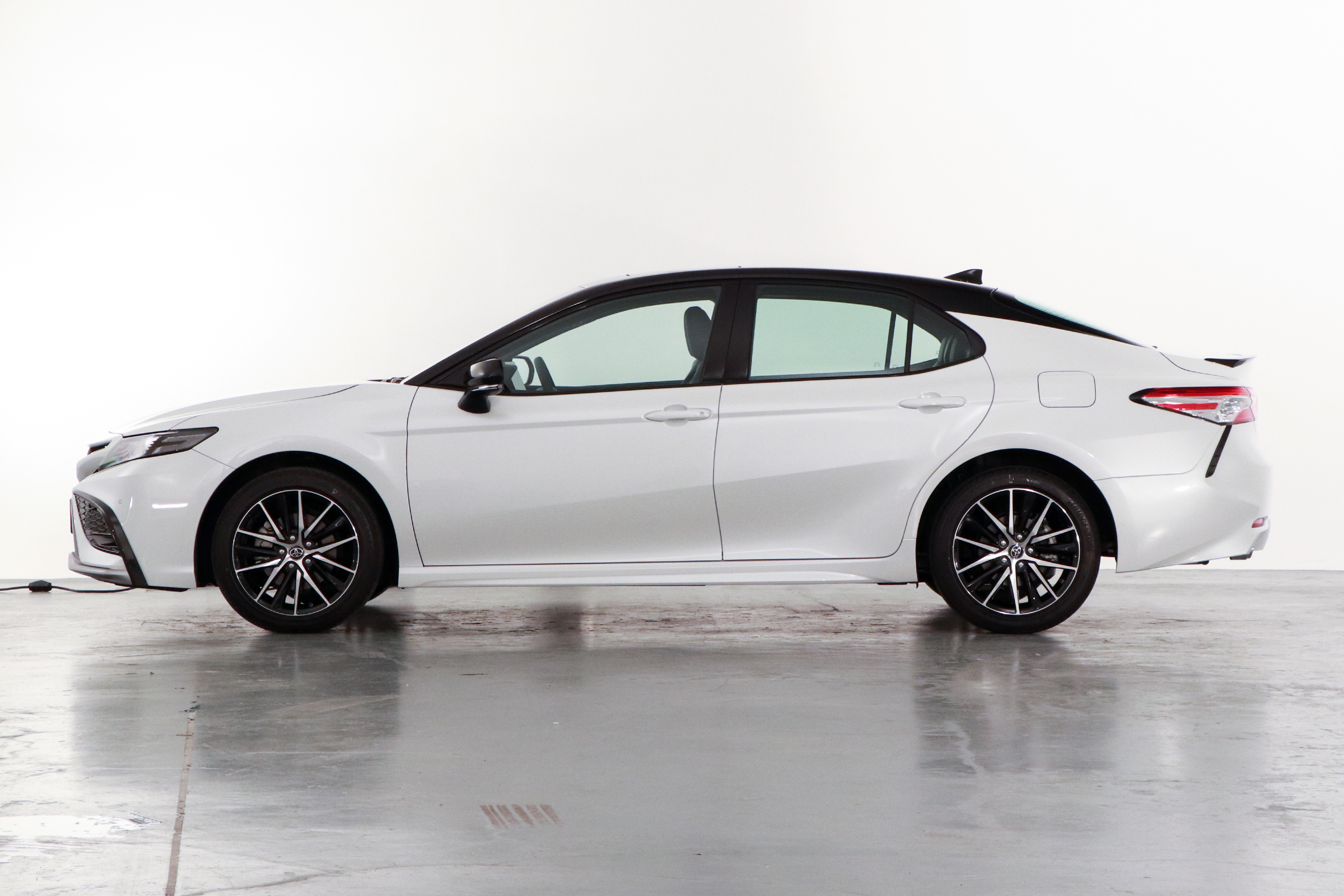 新车 | 挑战同级“销冠”有戏吗？新一代福特蒙迪欧对比丰田凯美瑞