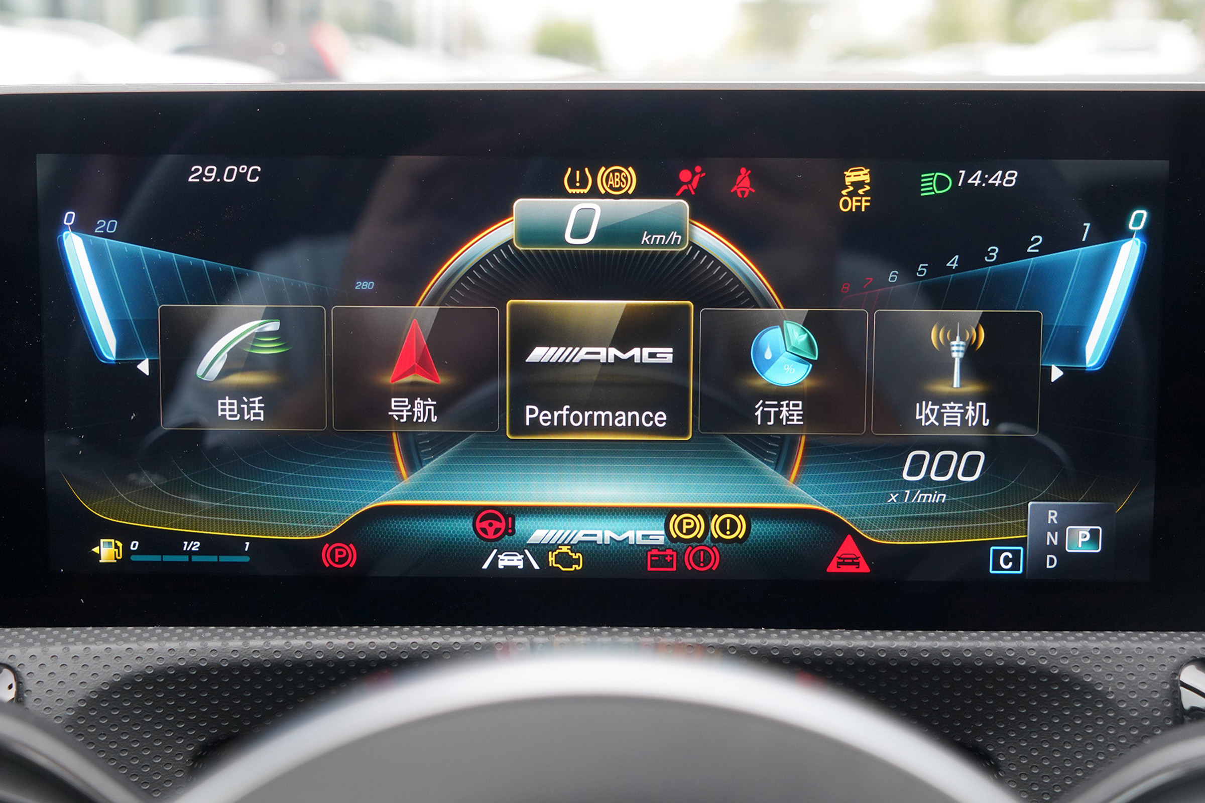 新车｜增加红色拉花点缀，AMG A 35 L 4MATIC炽夜特别版实拍解析