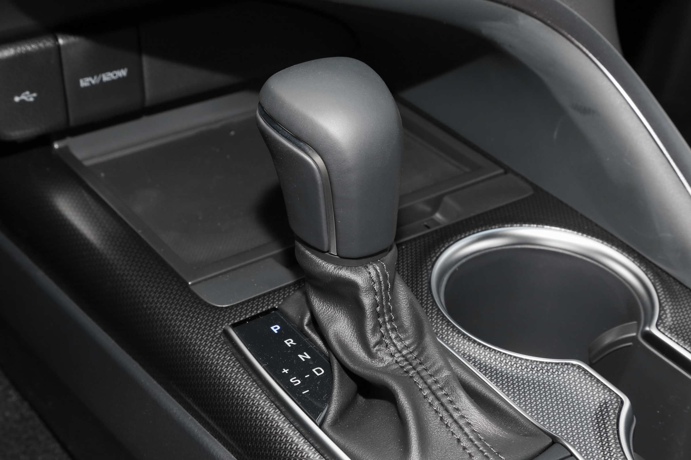 新车 | 挑战同级“销冠”有戏吗？新一代福特蒙迪欧对比丰田凯美瑞