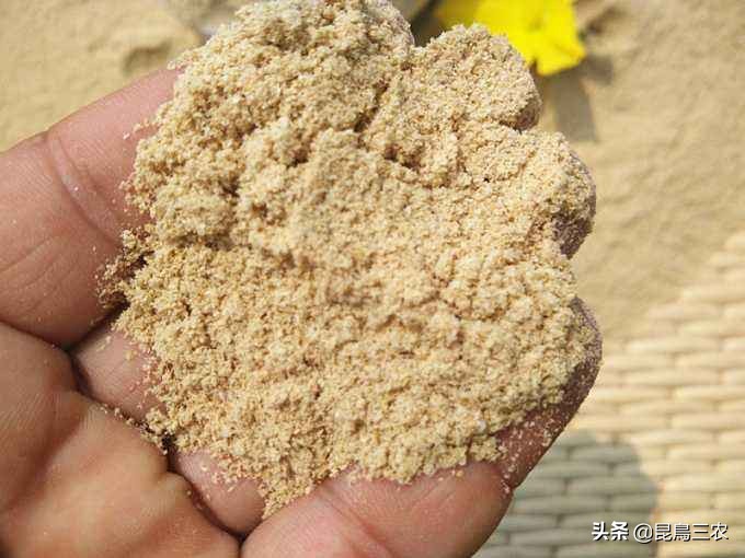 农民把稻谷碾成大米后，留下的米糠居然有这么多的用处