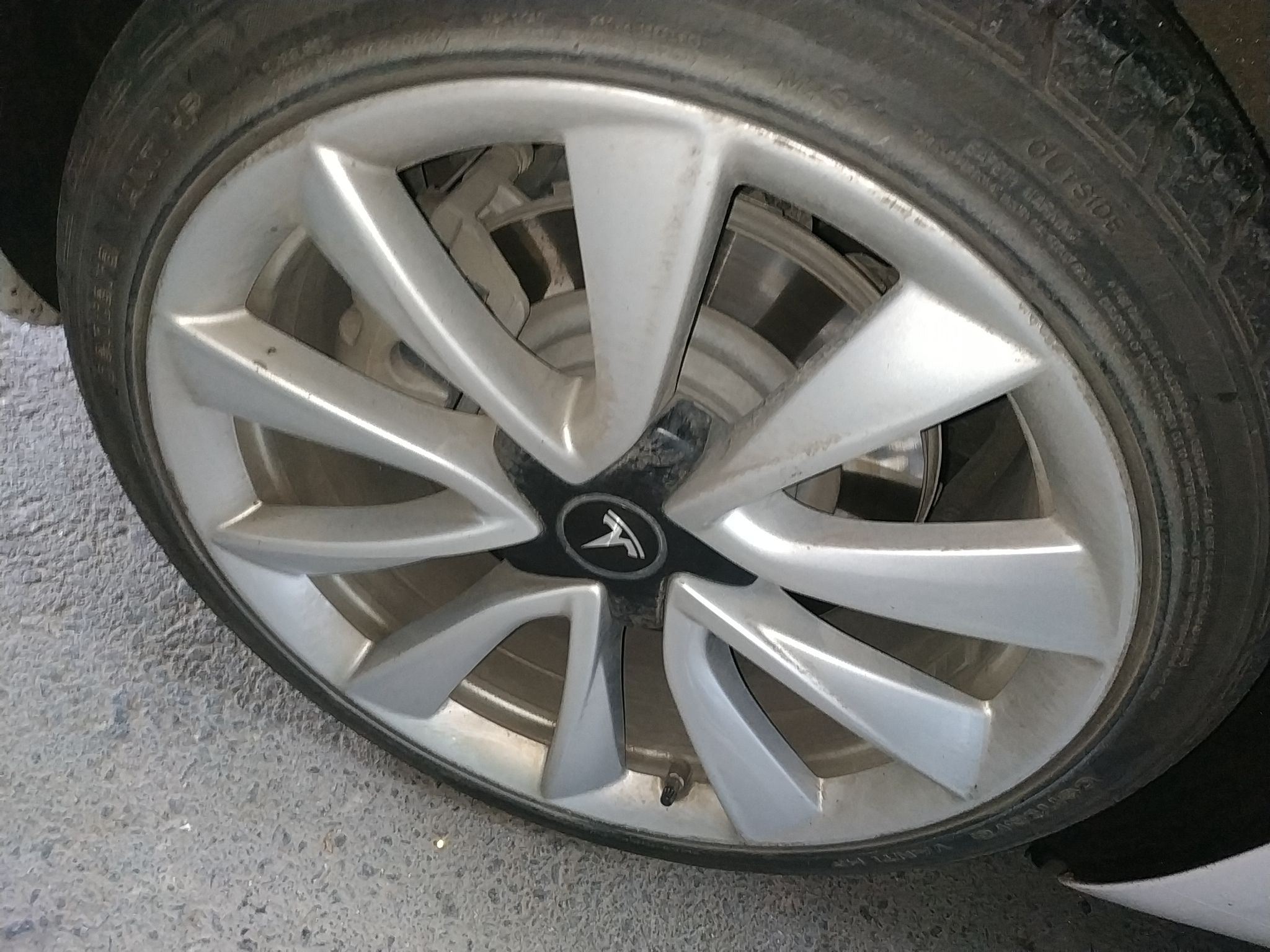 2019款特斯拉Model3，纯电出行新选择，10万级能入手吗？