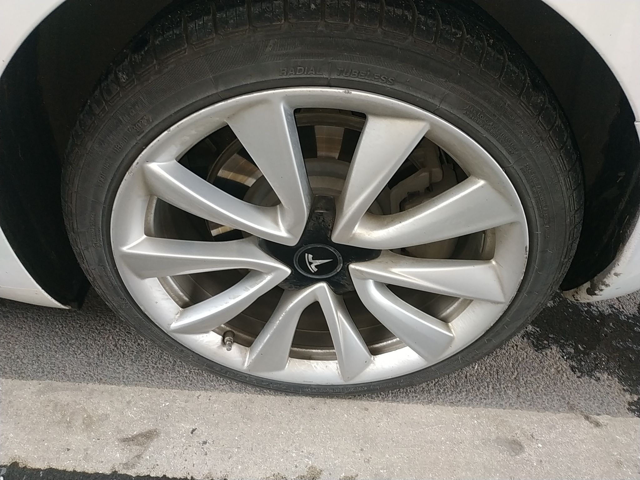 2019款特斯拉Model3，纯电出行新选择，10万级能入手吗？