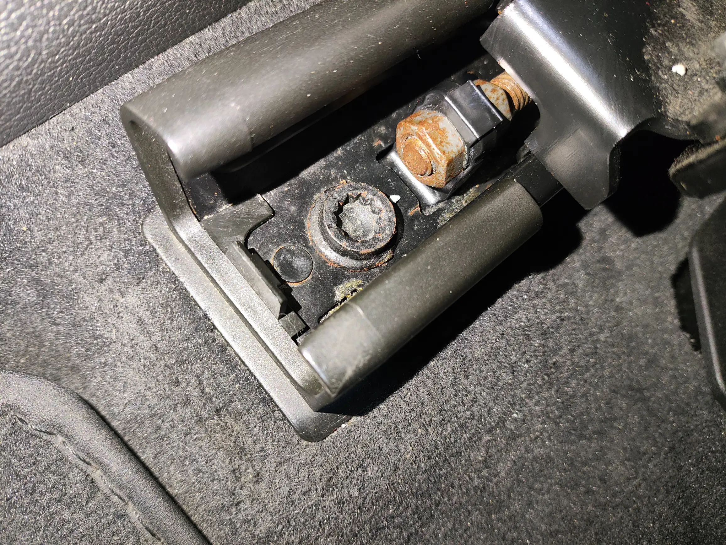 奥迪A4L：2019款一手车，蓝色外观，不到12万圆你蓝天梦想