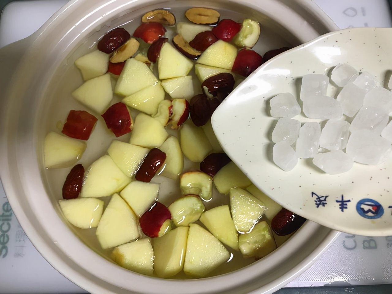 图片[7]-【苹果山楂汤】做法步骤图 减肥、美容都有效-起舞食谱网