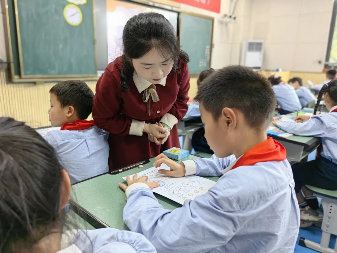 冯之刚名师工作室齐聚双流区实验小学外国语学校开展送教研讨活动