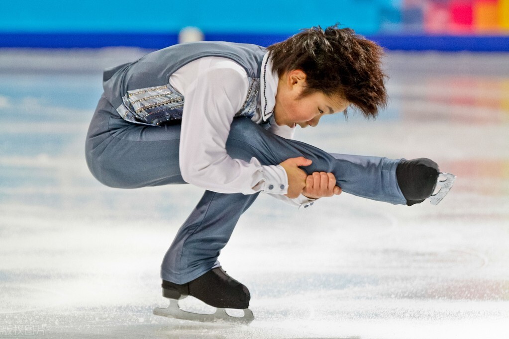 1964年东京夏季奥运会,点燃圣火的是田径运动员坂井义则,他是广岛原子